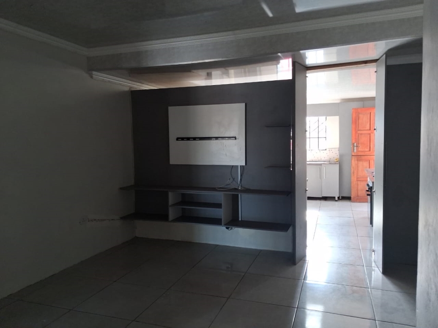 To Let 5 Bedroom Property for Rent in Cambridge Eastern Cape